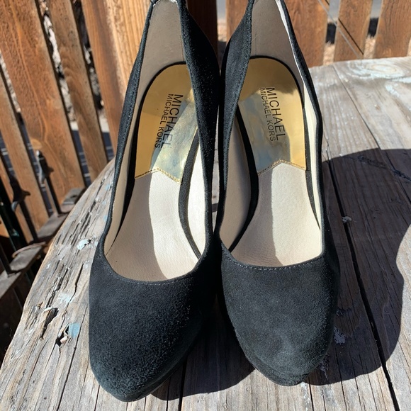 INVENTORY LIQUIDATION SALE! Michael Kors Black Suede Platform Pumps Size 7 - Picture 4 of 12